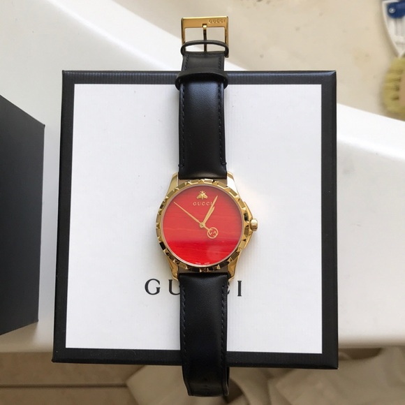 Black leather and gold Gucci watch. (Red bezel) - Picture 3 of 4